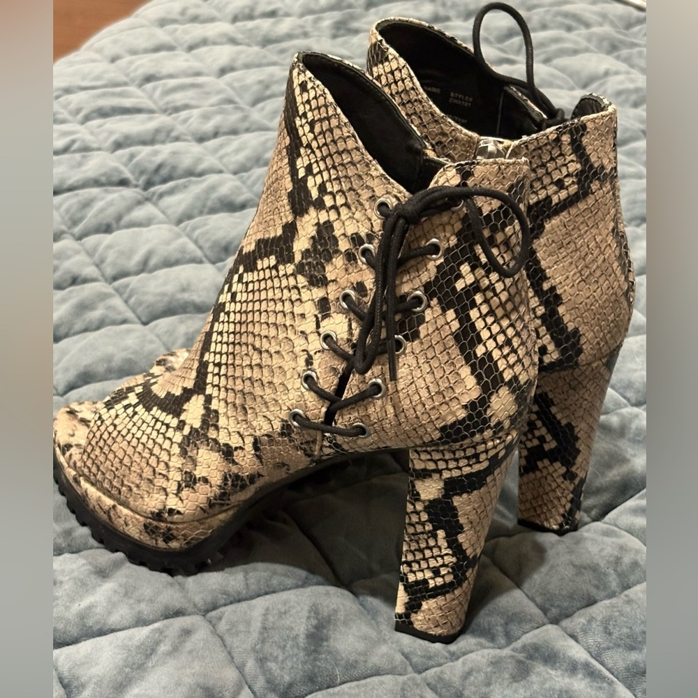 Women’s size 8, All Saints Snakeskin Ankle Peep Toe Boots - Picture 4 of 4